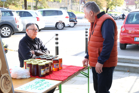 Jesenski sejem in bazar semen 09 Foto Ljubo Vukelič